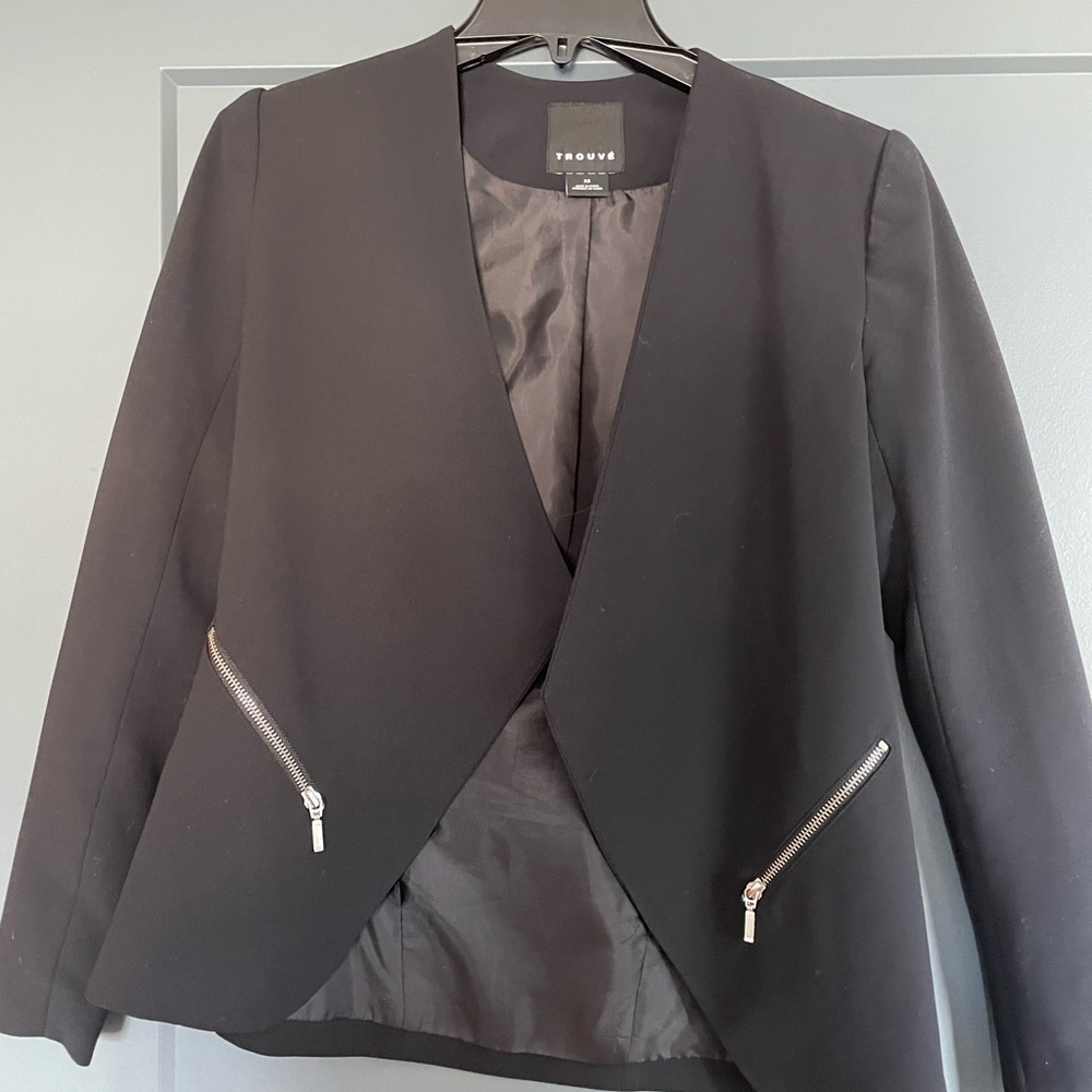 Nordstrom Trouvé black blazer.